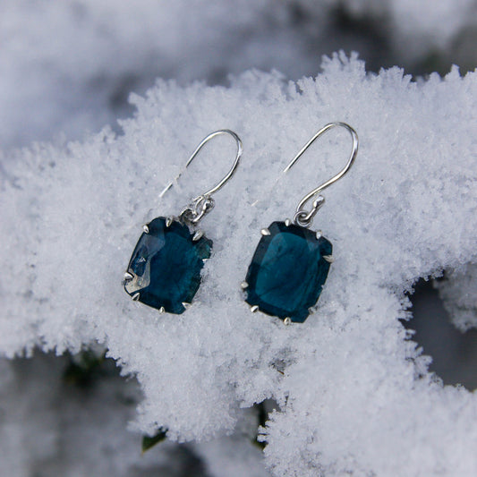 Boucles d'oreilles en argent et cyanite bleue Astra Nox