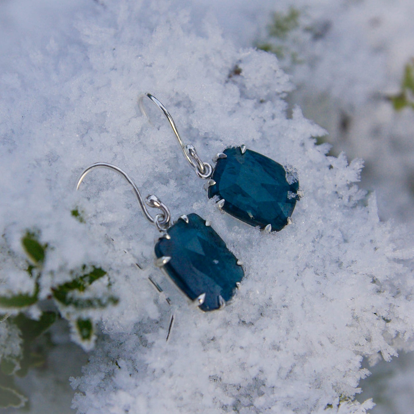 Boucles d'oreilles en argent et cyanite bleue Astra Nox