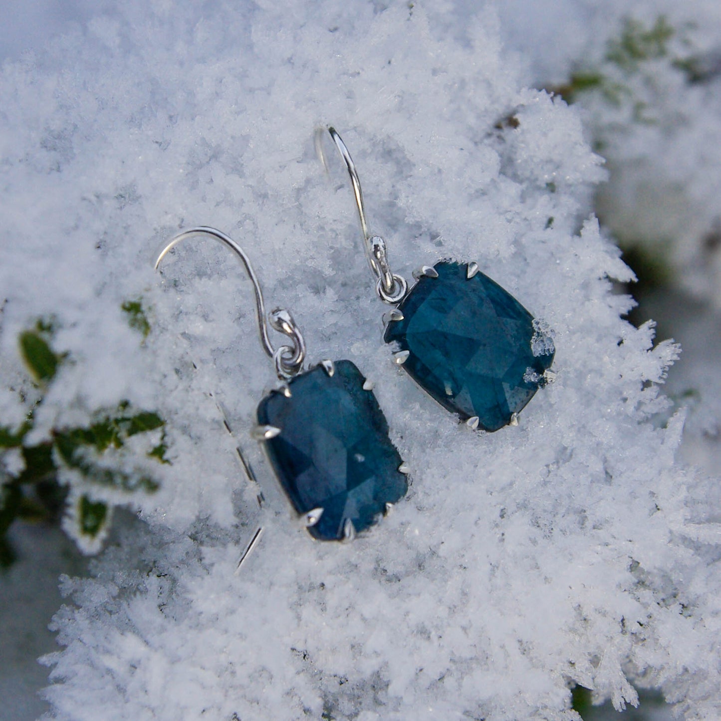 Boucles d'oreilles en argent et cyanite bleue Astra Nox
