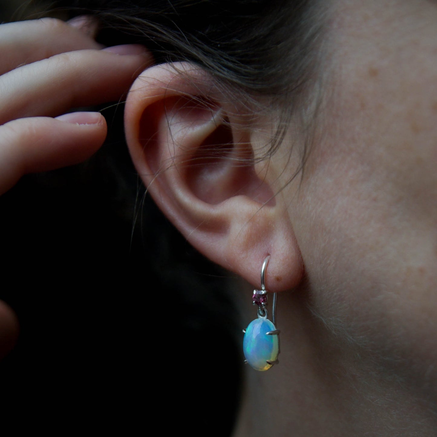 Boucles d'oreilles en argent avec cabochon d'opale et tourmaline rose Ô