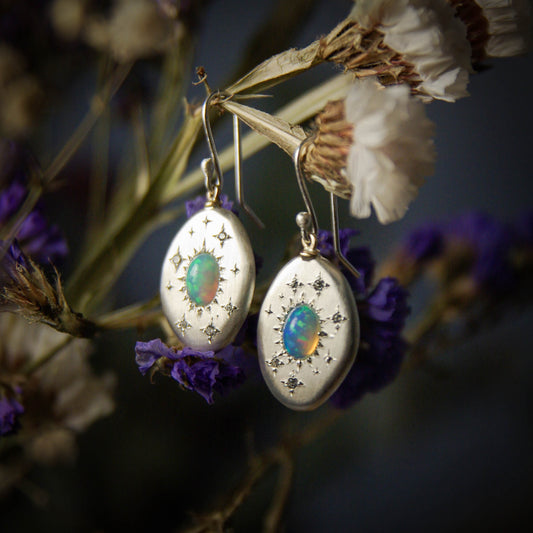 Boucles d'oreilles étoilées, en argent, or, et opales, collection Cosmos