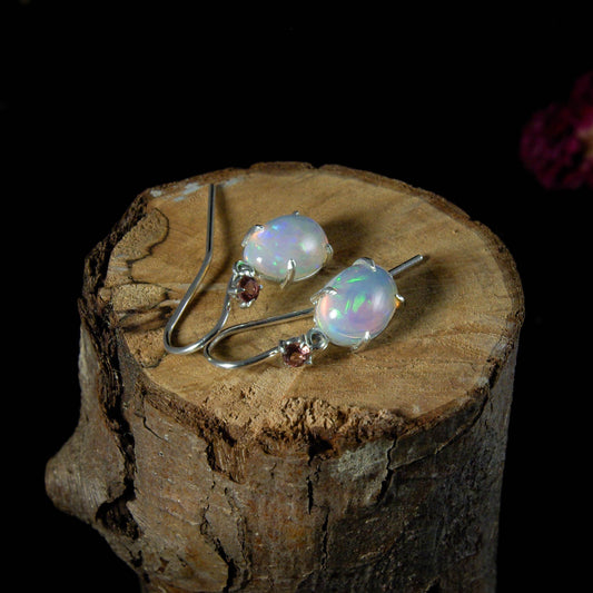 Boucles d'oreilles en argent avec cabochon d'opale et tourmaline rose Ô