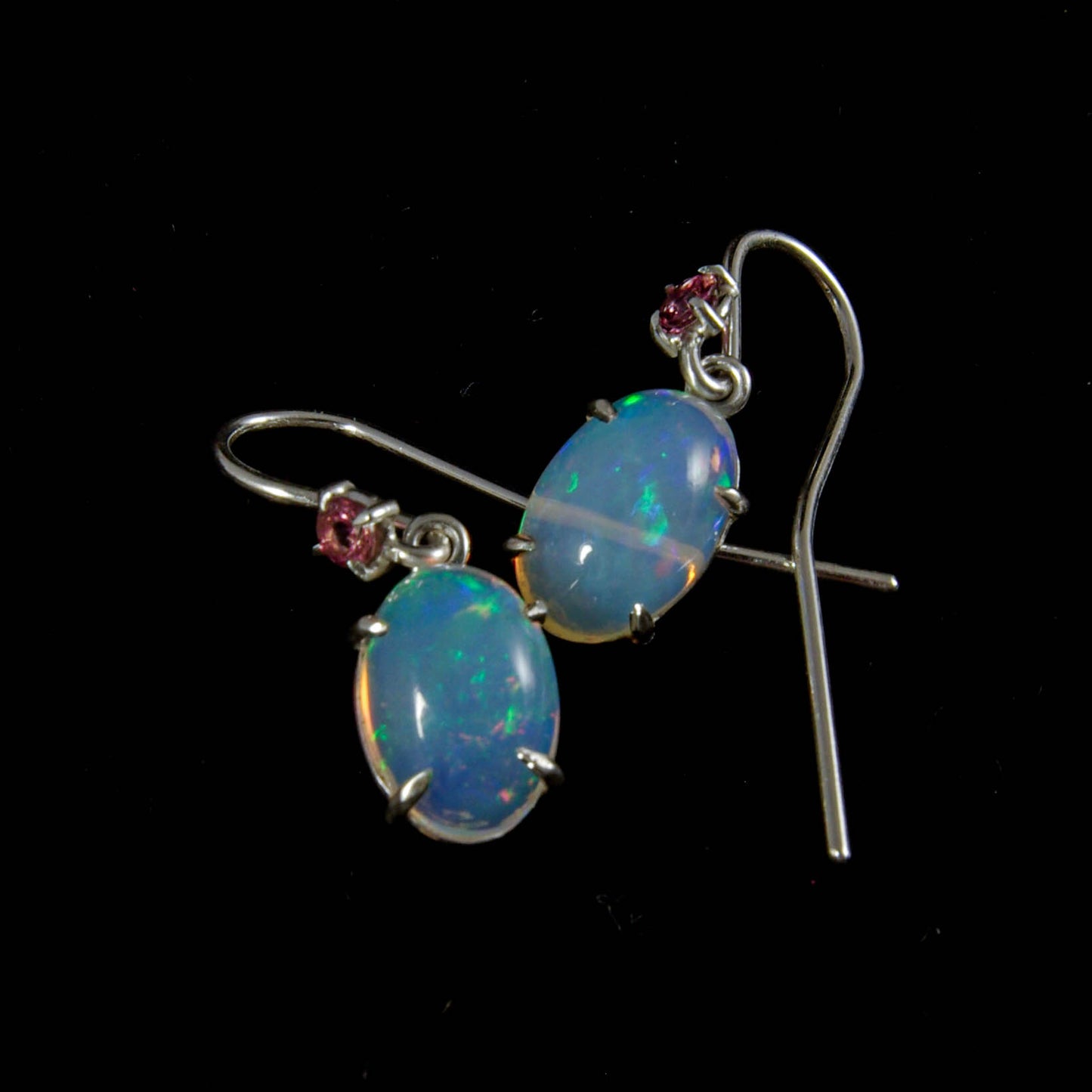 Boucles d'oreilles en argent avec cabochon d'opale et tourmaline rose Ô