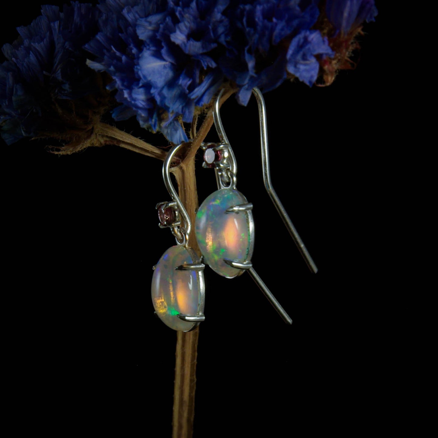 Boucles d'oreilles en argent avec cabochon d'opale et tourmaline rose Ô