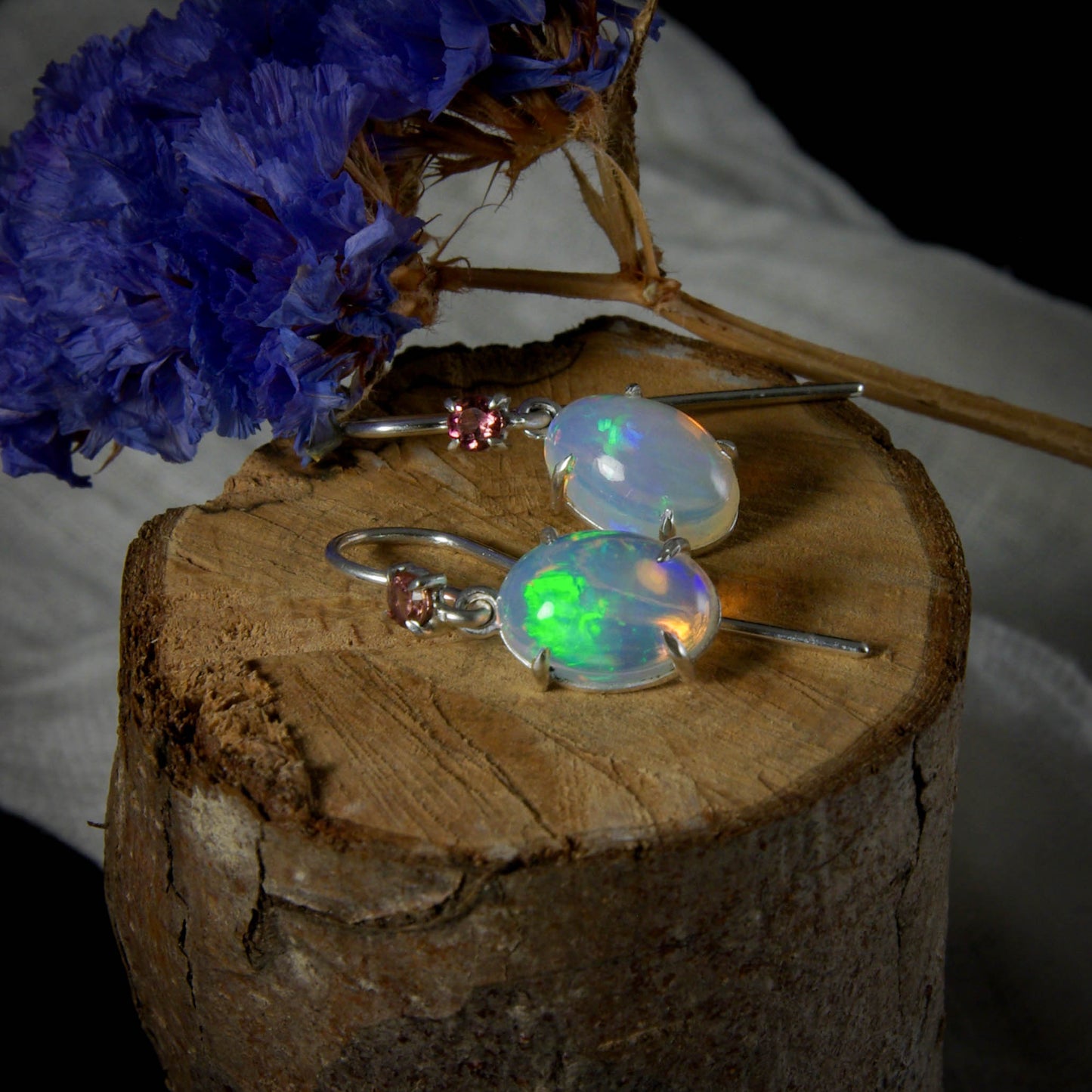 Boucles d'oreilles en argent avec cabochon d'opale et tourmaline rose Ô