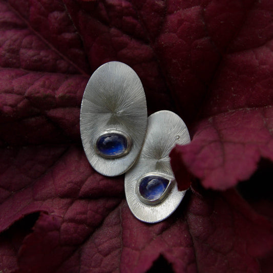 Boucles d'oreilles clous "Cosmos" en argent 925 avec pierres de lune et oxydes de zirconium