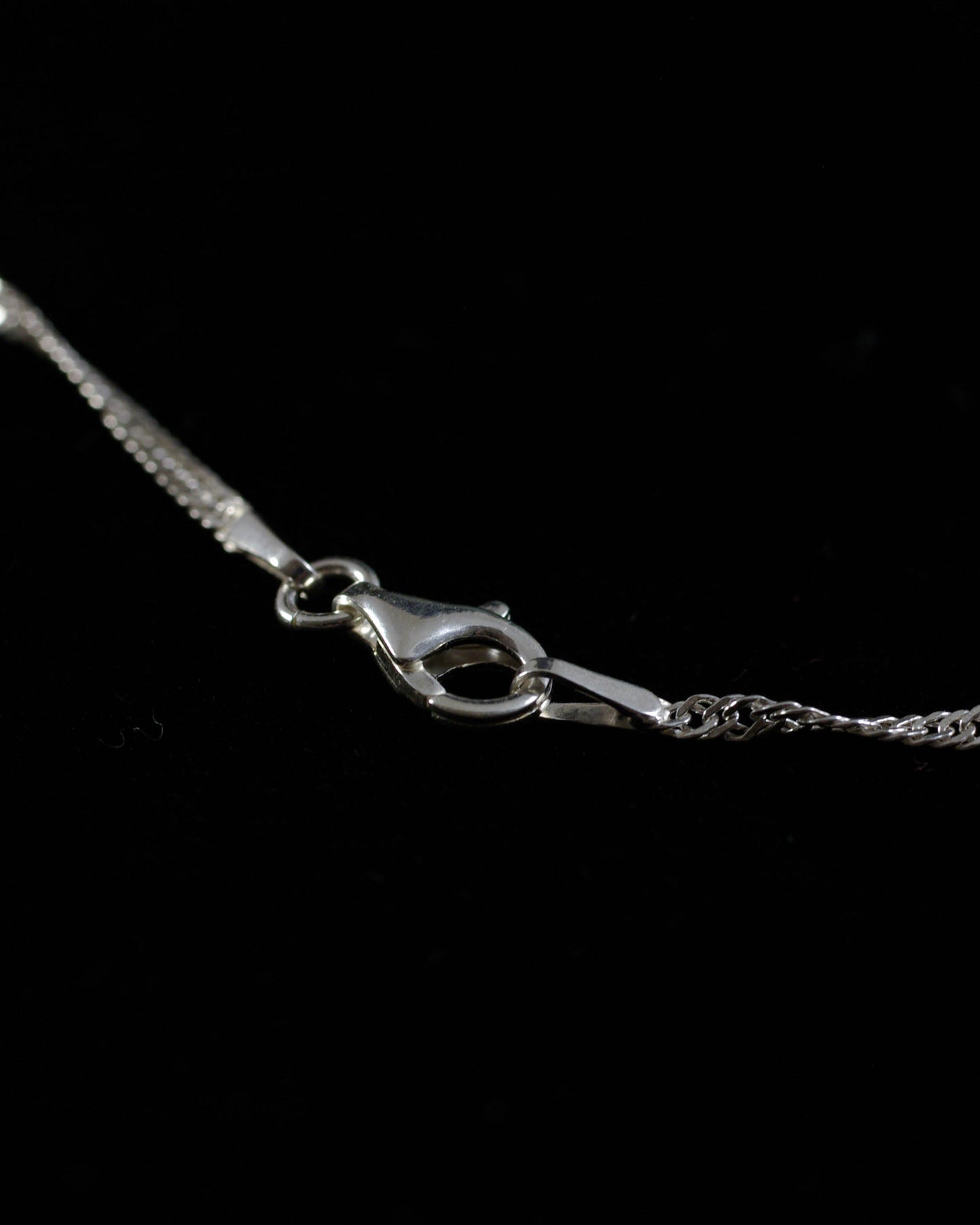 Chaîne argent 925 torsade détail fermoir menotte