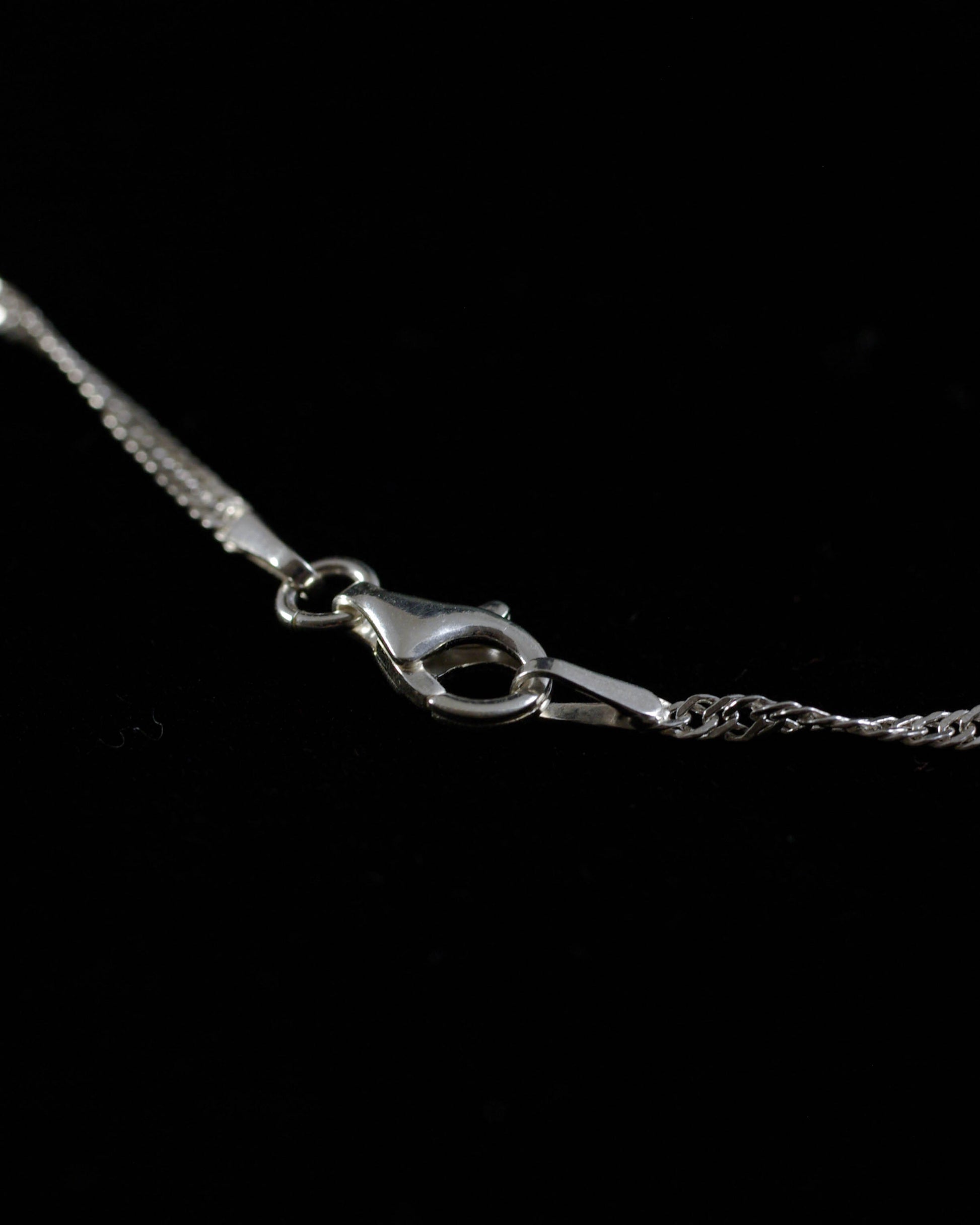 Chaîne argent 925 torsade détail fermoir menotte