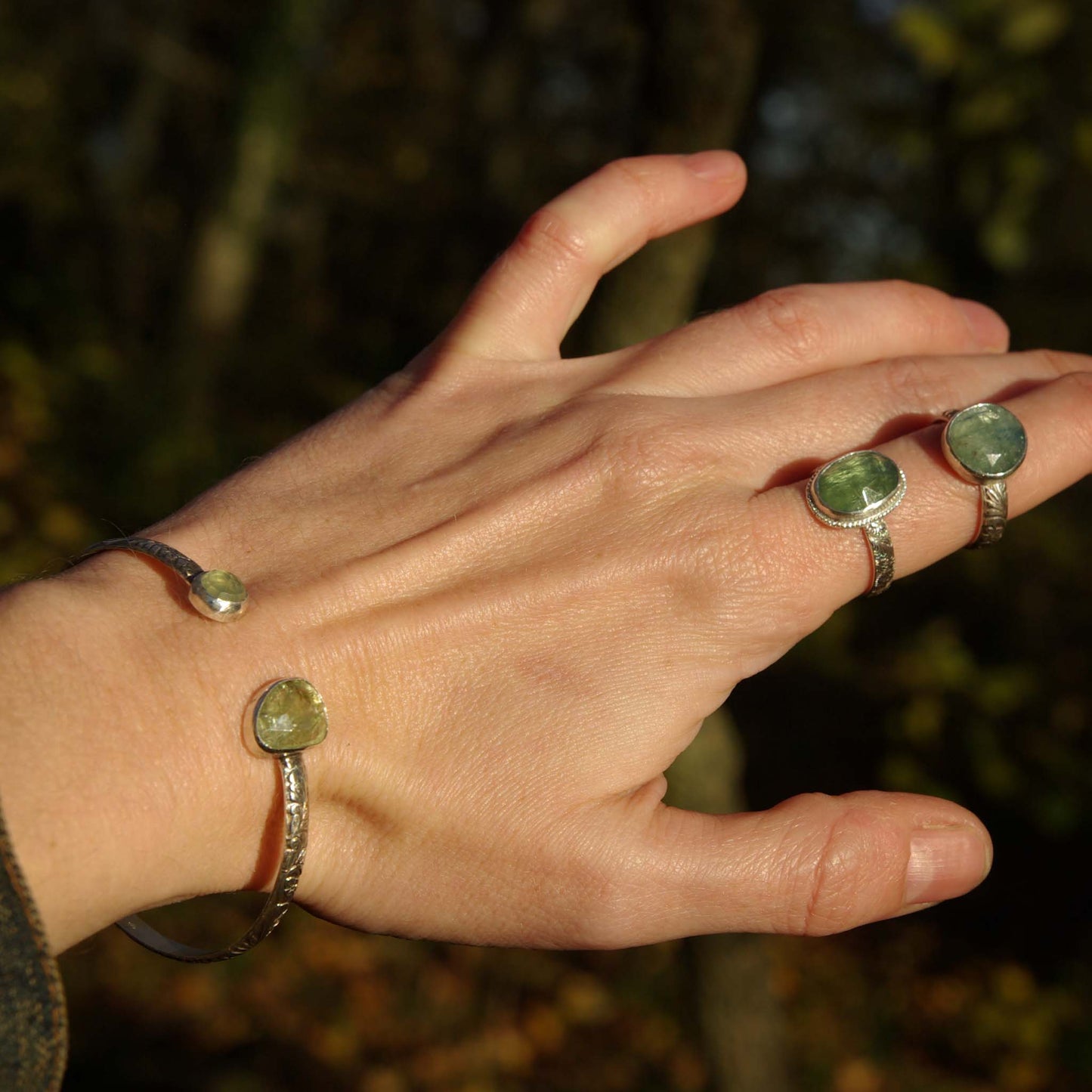 Collection Eden, bague en argent, perlée avec cyanite verte taille rose, sur commande