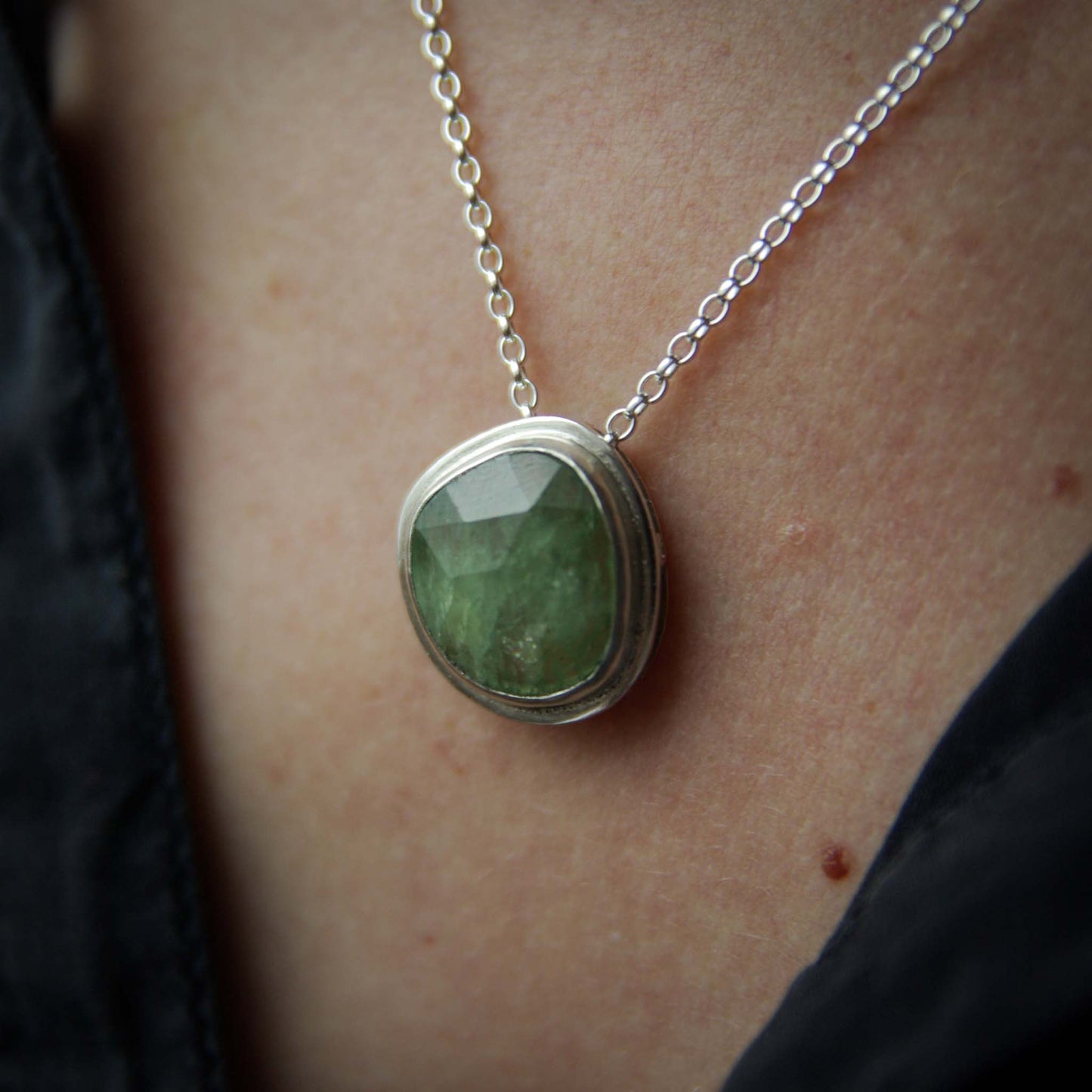 Mini-collection Eden, Pendentif en Argent 925 avec Cyanite verte et oxydes de zirconium