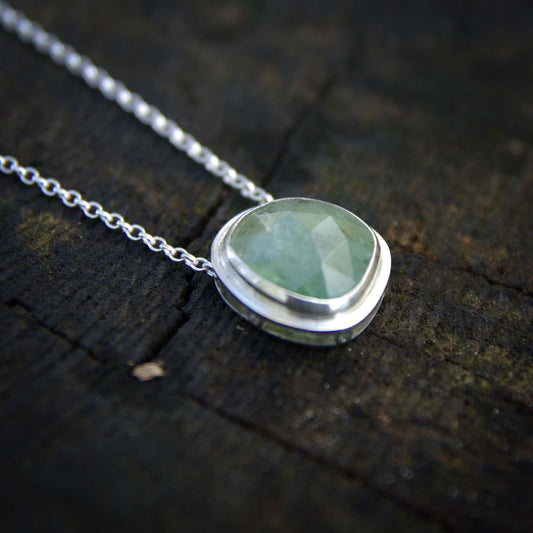 Mini-collection Eden, Pendentif en Argent 925 avec Cyanite verte et oxydes de zirconium