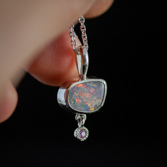 Pendentif avec Opale d'Australie rose en argent 925 – Luminescences