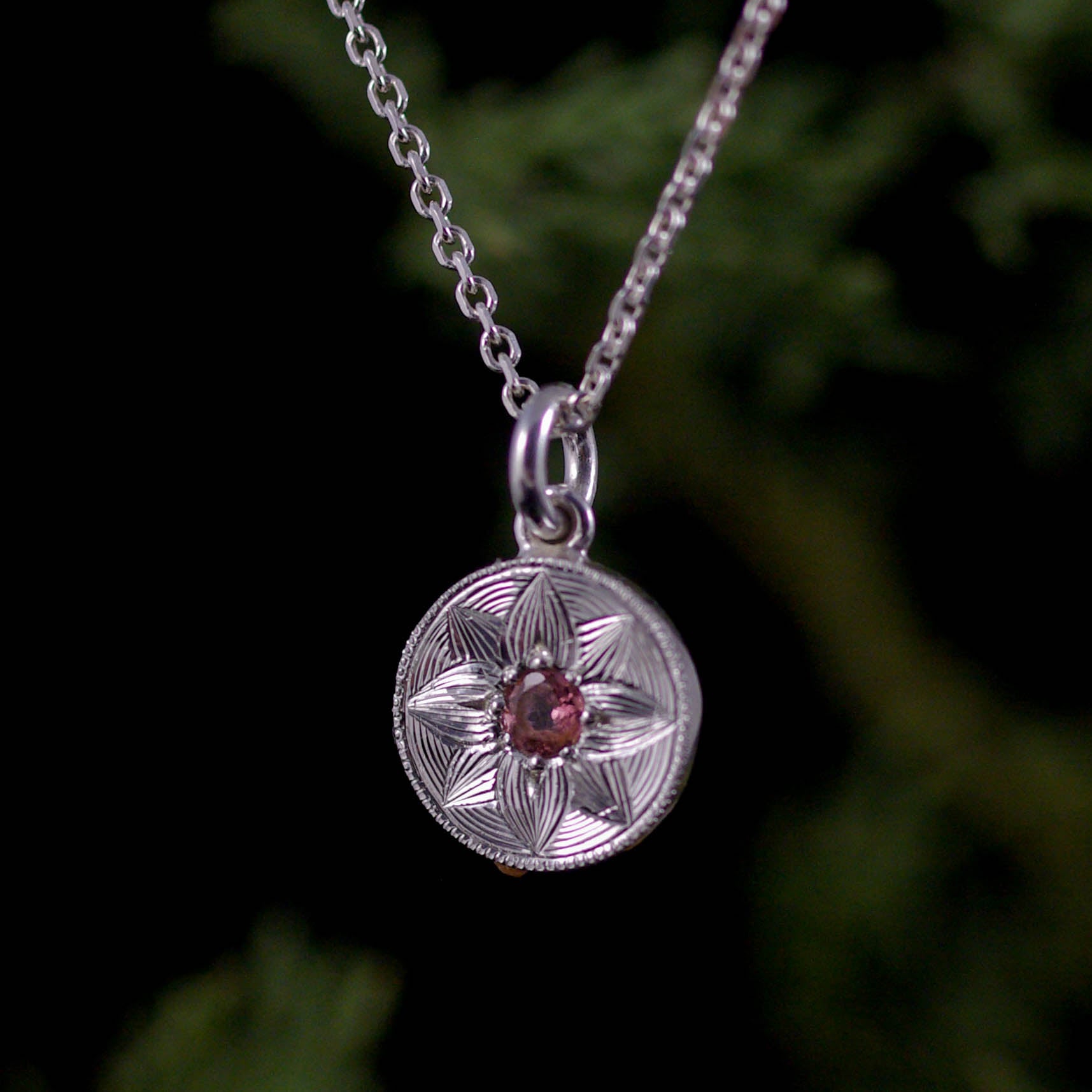 Pendentif argent tourmaline rose lotus artisanal - Judith Collet bijouterie