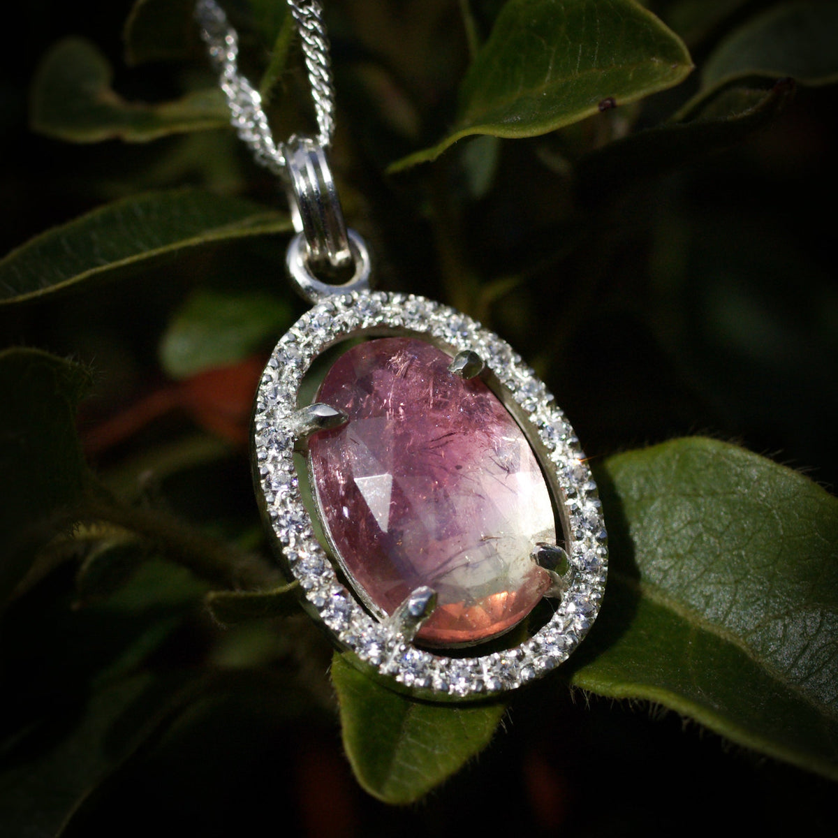 Pendentif en argent 925 avec tourmaline rose bicolore naturelle taillée en rose, pièce unique