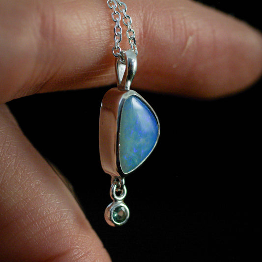 Pendentif avec Opale d'Australie bleue en argent 925 – Luminescences
