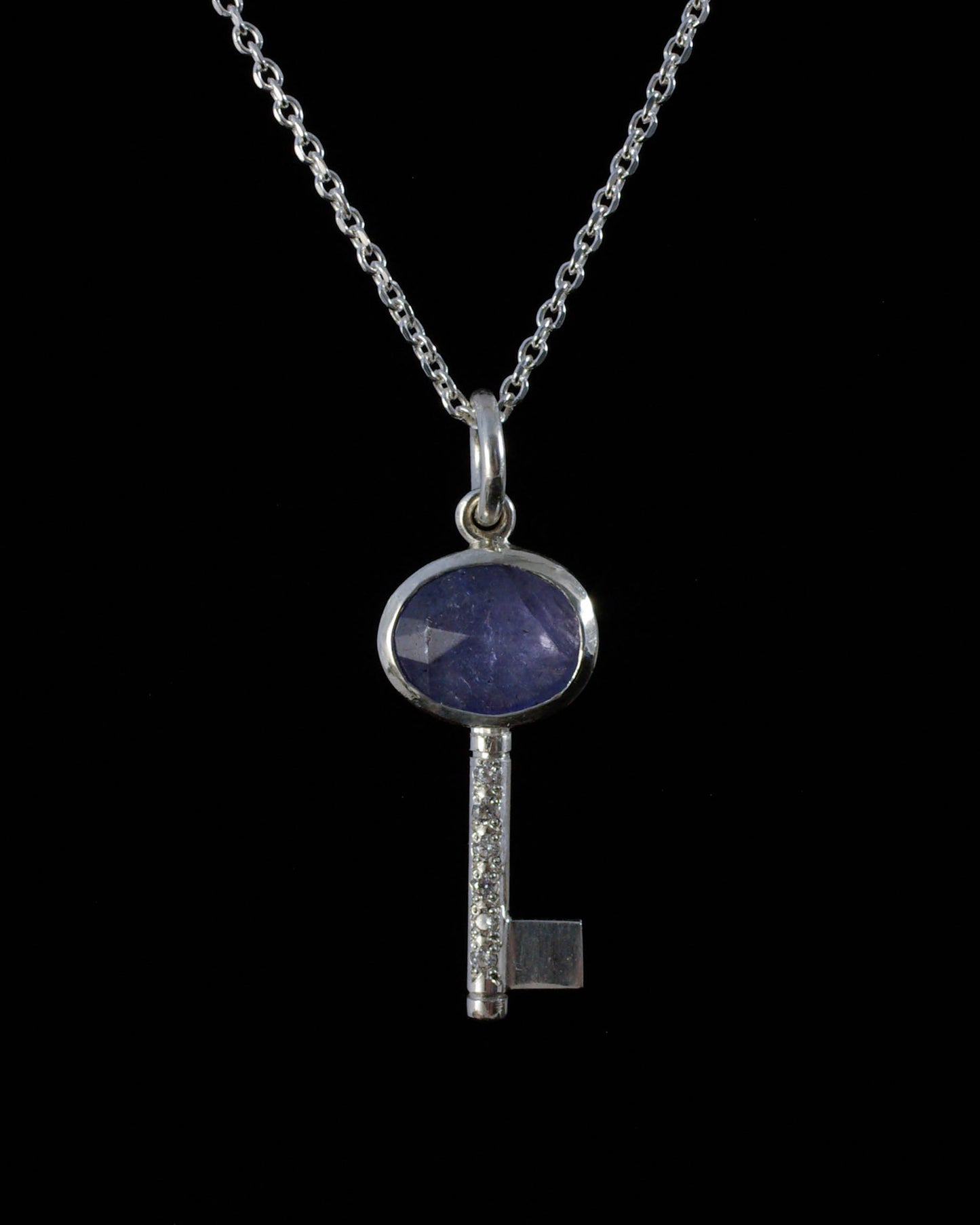 Pendentif clé en argent & tanzanite – petit modèle "Clé du cœur"