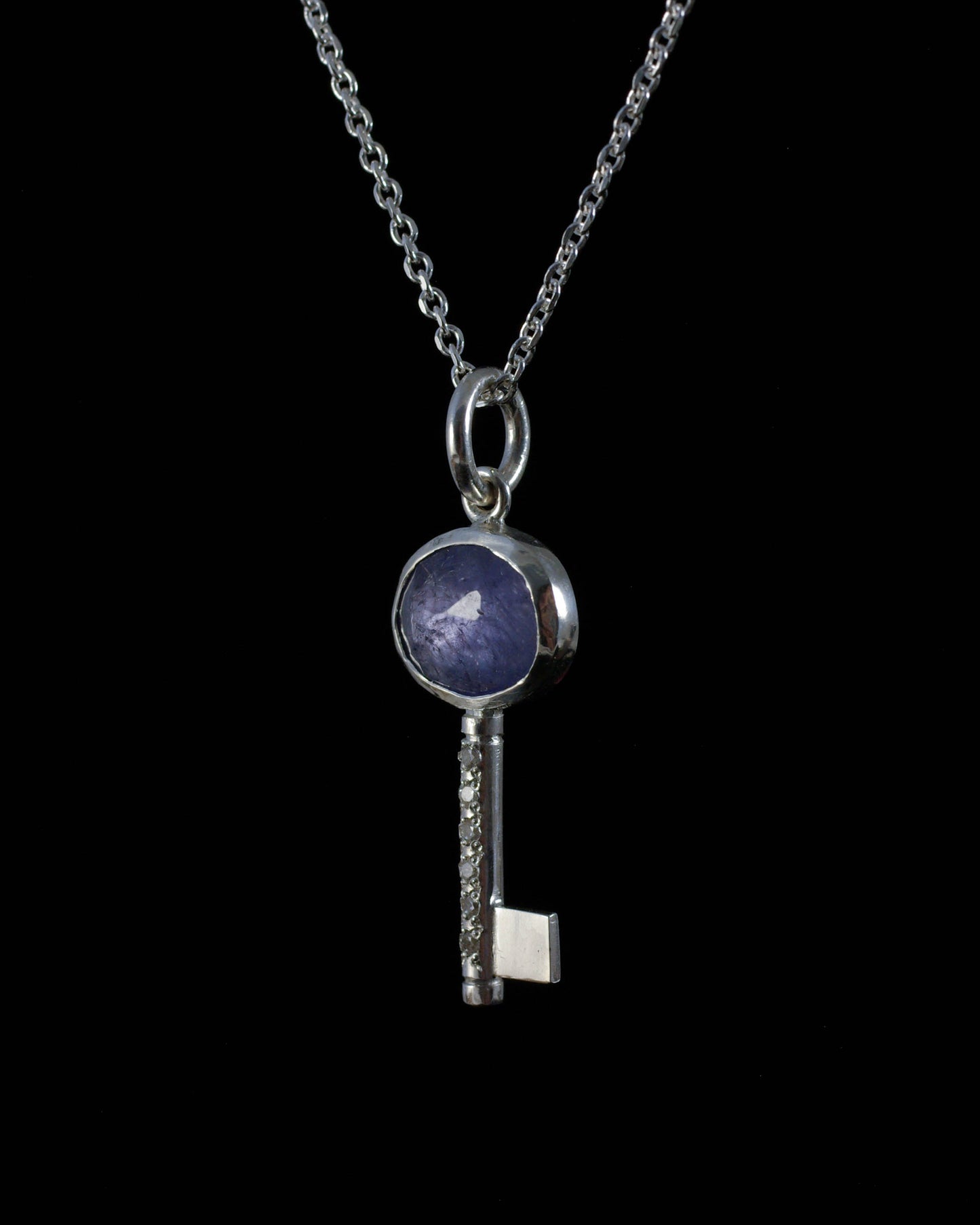 Pendentif clé en argent & tanzanite – petit modèle "Clé du cœur"