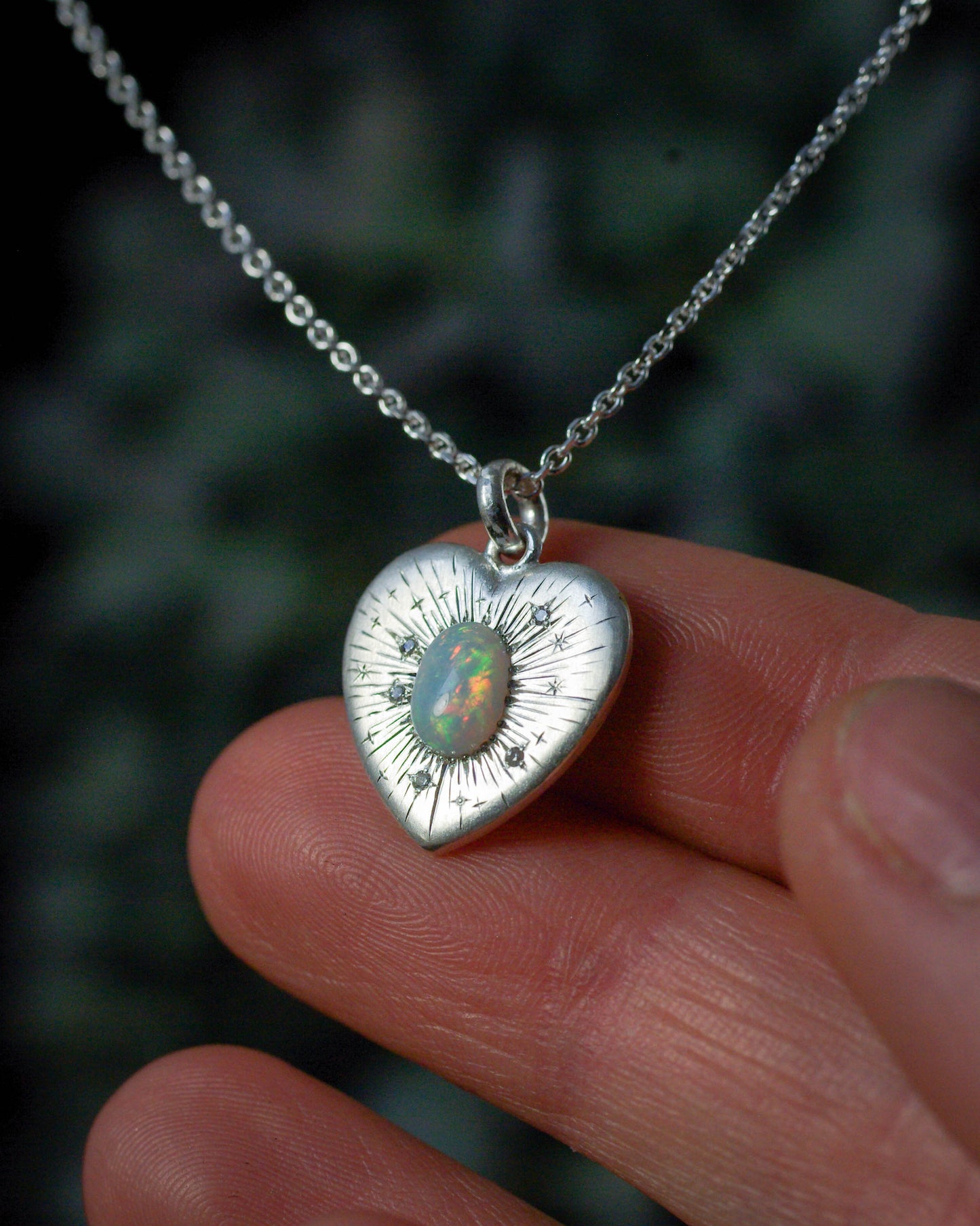 Pendentif coeur rayonnant en argent 925 et opale fabriqué en france Judith Collet Bijouterie