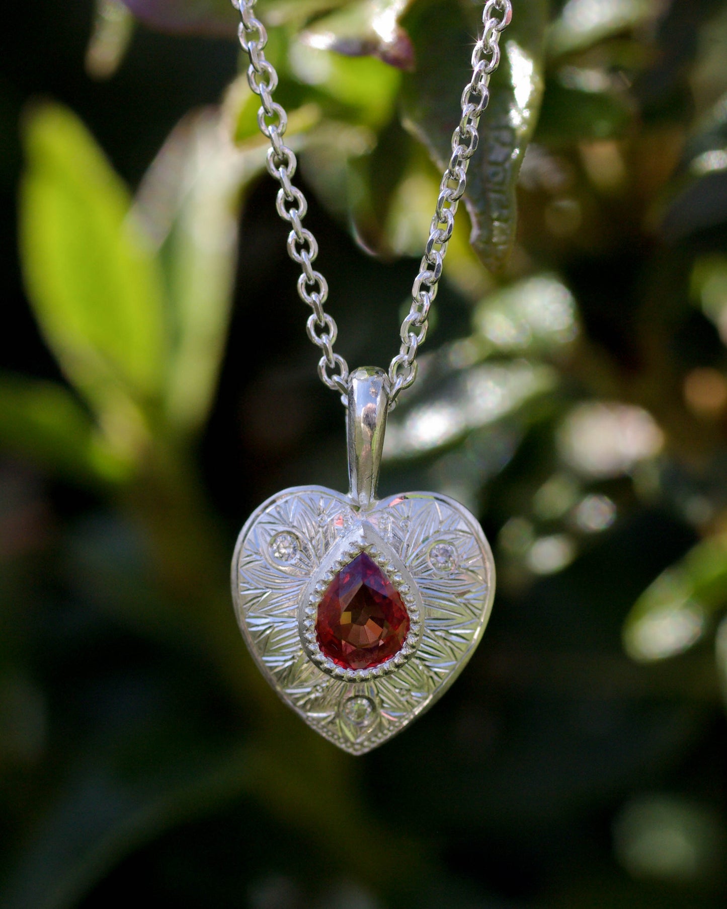 Pendentif coeur en argent 925 gravé rubis style romantique