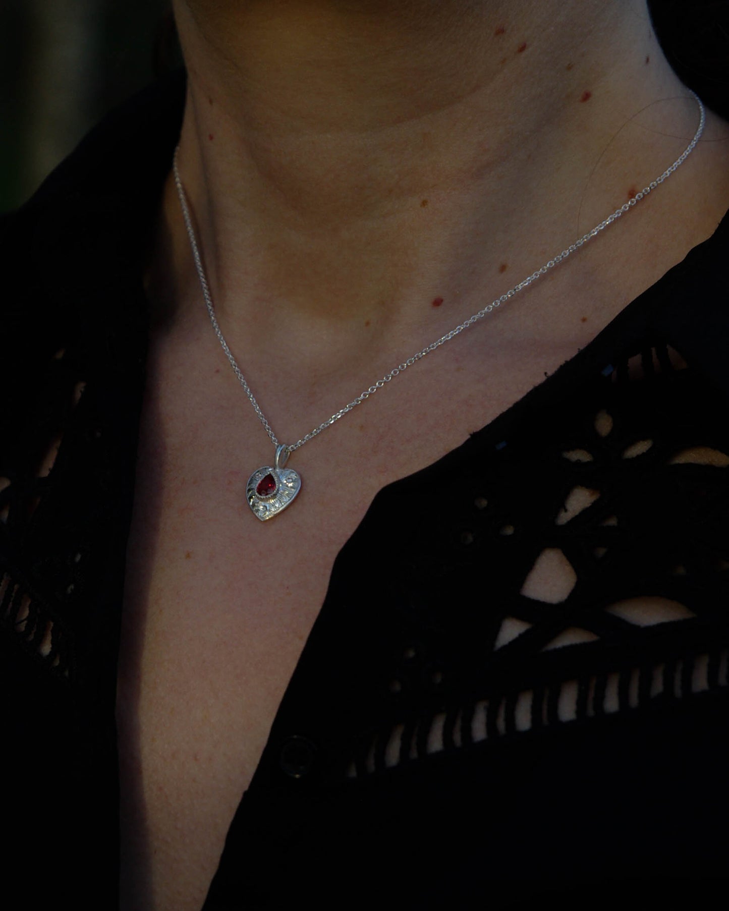 Pendentif Cœur en argent 925 gravé Saphir et Diamants- Dame de Cœur