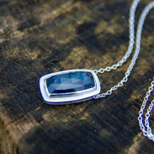 Pendentif en Argent avec Cyanite bleue (grand modèle), Mini-collection Astra Nox