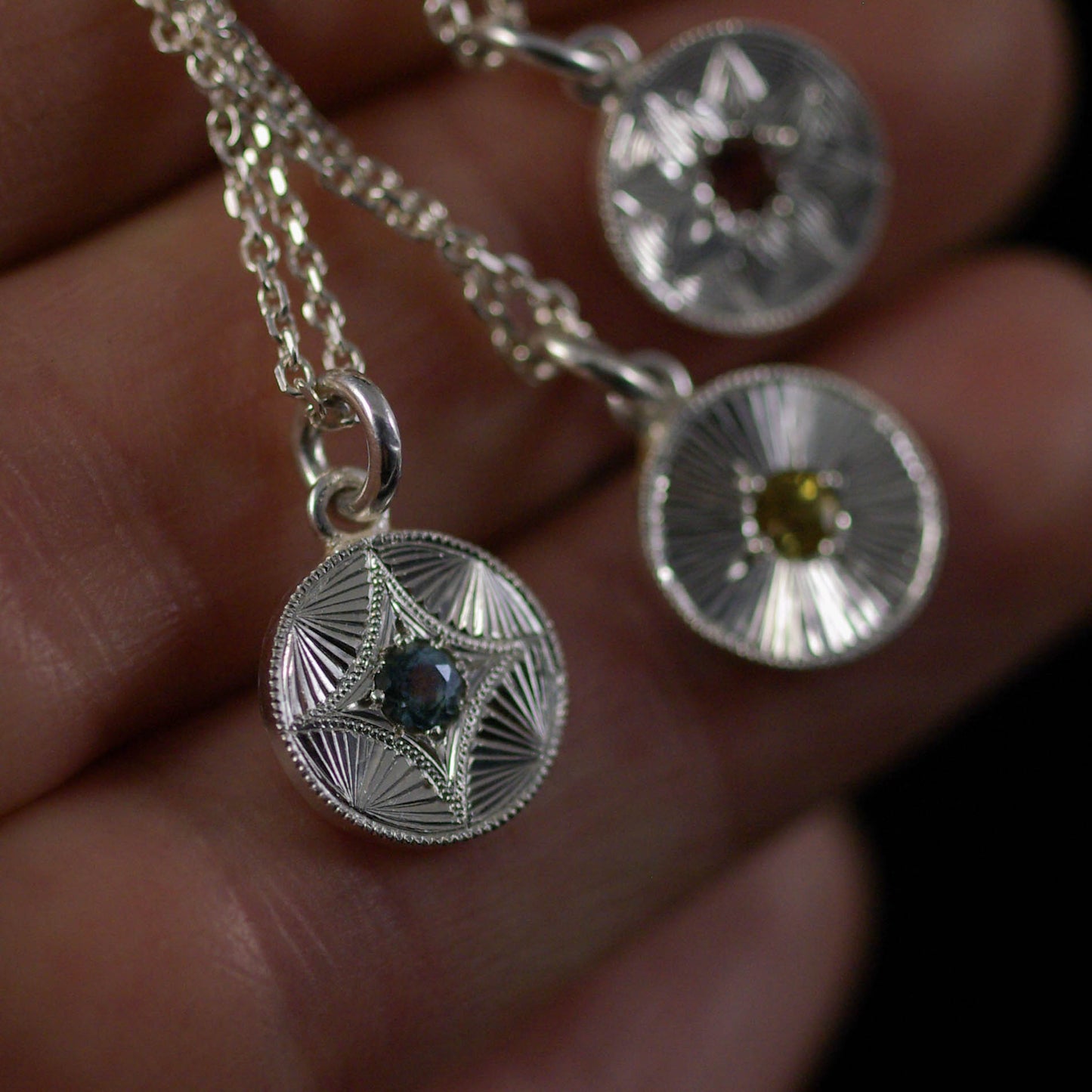 Pendentif en Argent gravé Prisme – Tourmaline Bleue