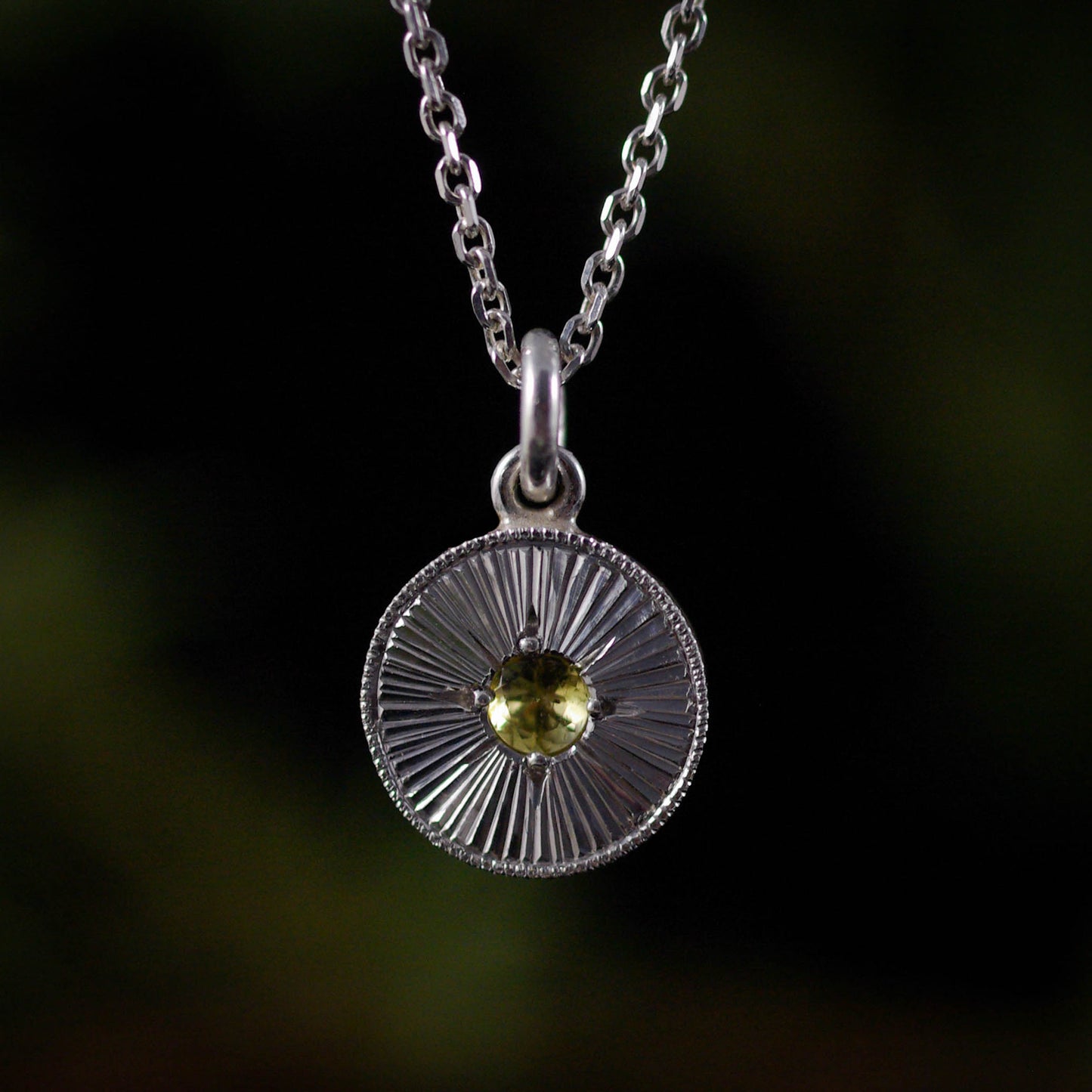 Pendentif en Argent gravé Soleil – Tourmaline Jaune