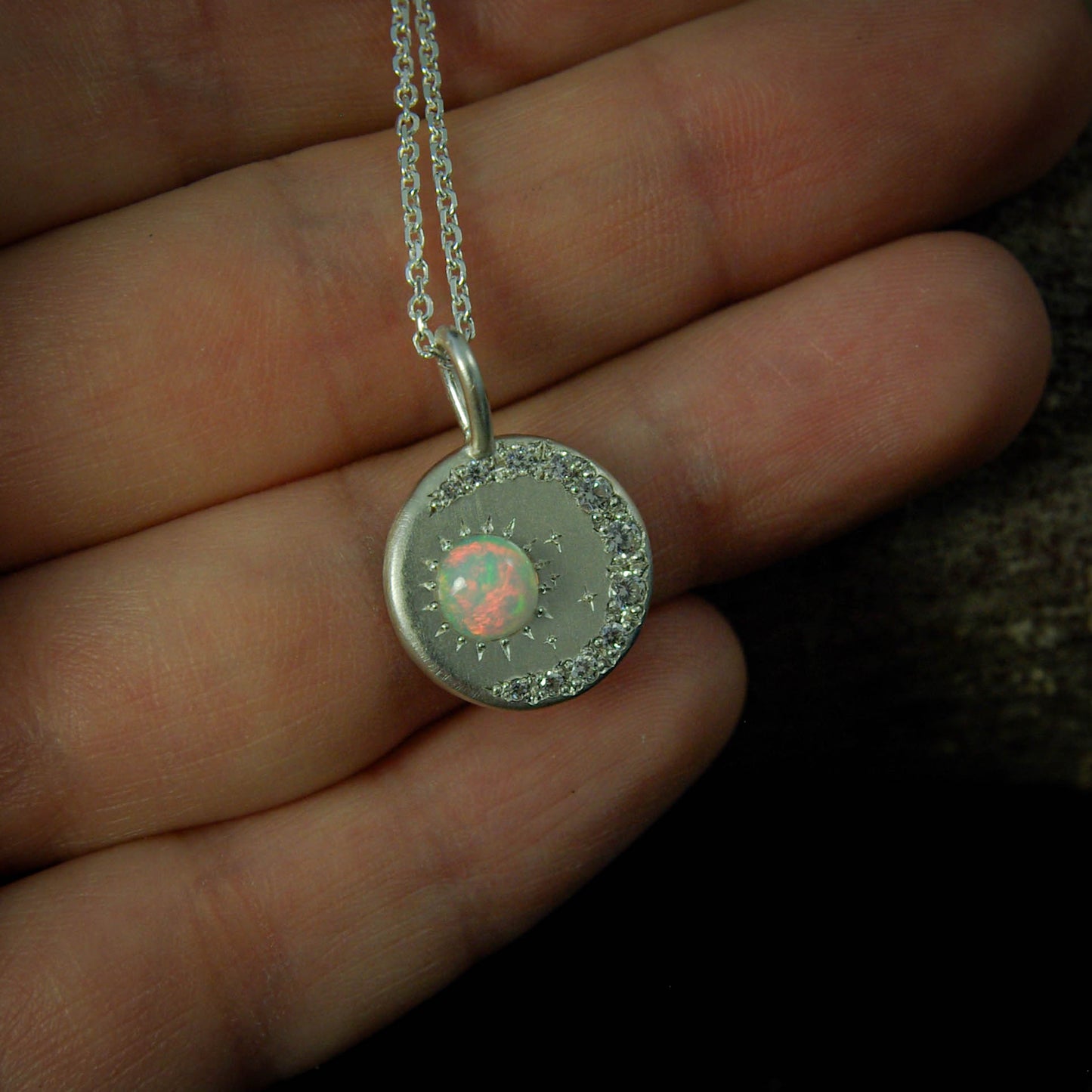 Pendentif en argent 925 avec opale Welo et oxydes de zirconium mini-collection Ô
