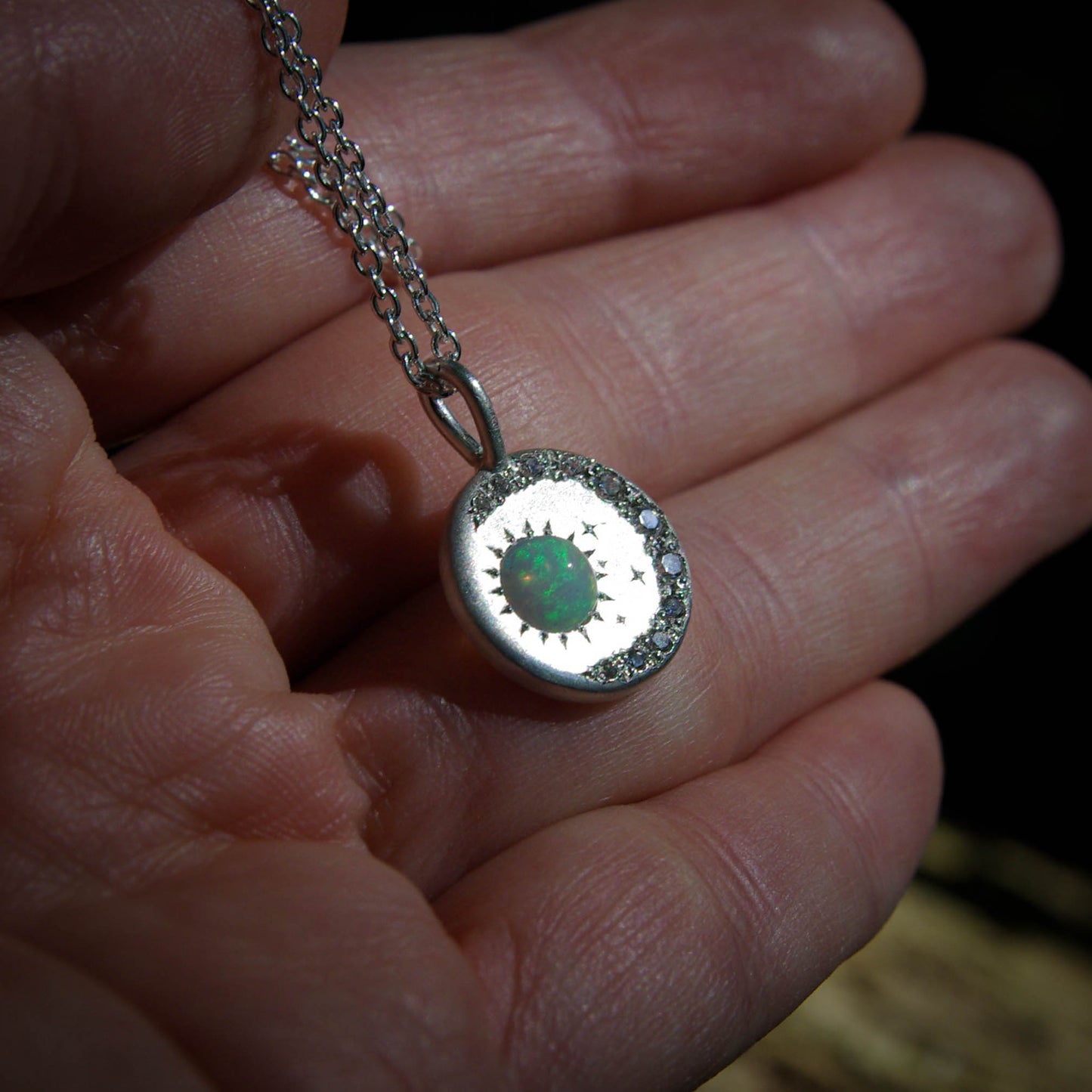 Pendentif en argent 925 avec opale Welo et oxydes de zirconium mini-collection Ô