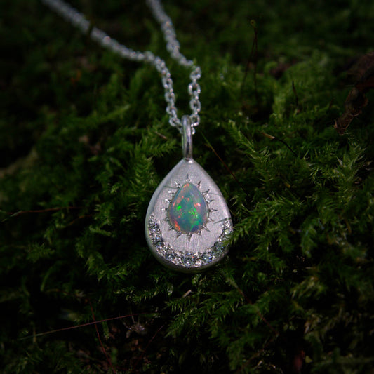 Pendentif en argent 925 avec opale Welo goutte et oxydes de zirconium mini-collection Ô