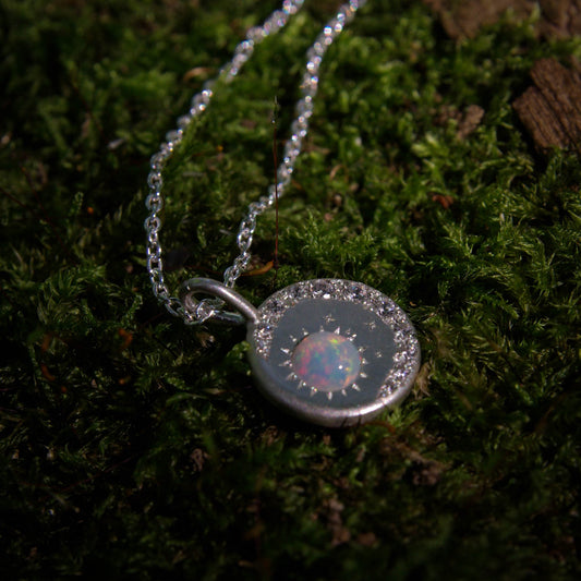 Pendentif en argent 925 avec opale Welo et oxydes de zirconium mini-collection Ô