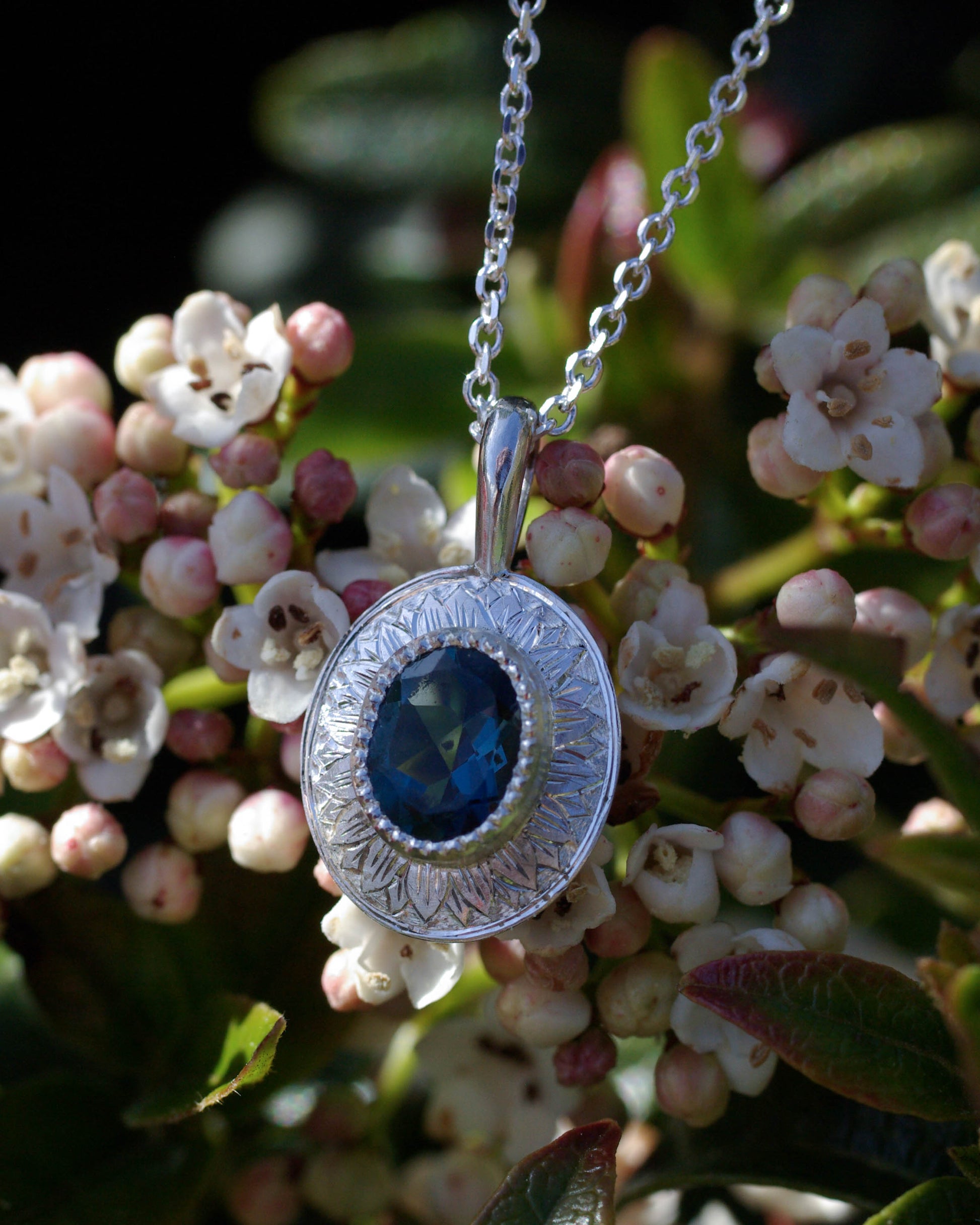 pendentif argent gravé topaze blue london ovale
