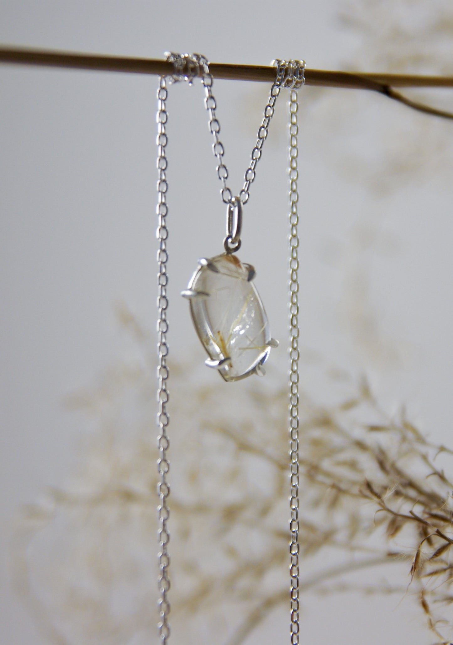 Pendentif asymétrique en argent 925 et quartz rutilé