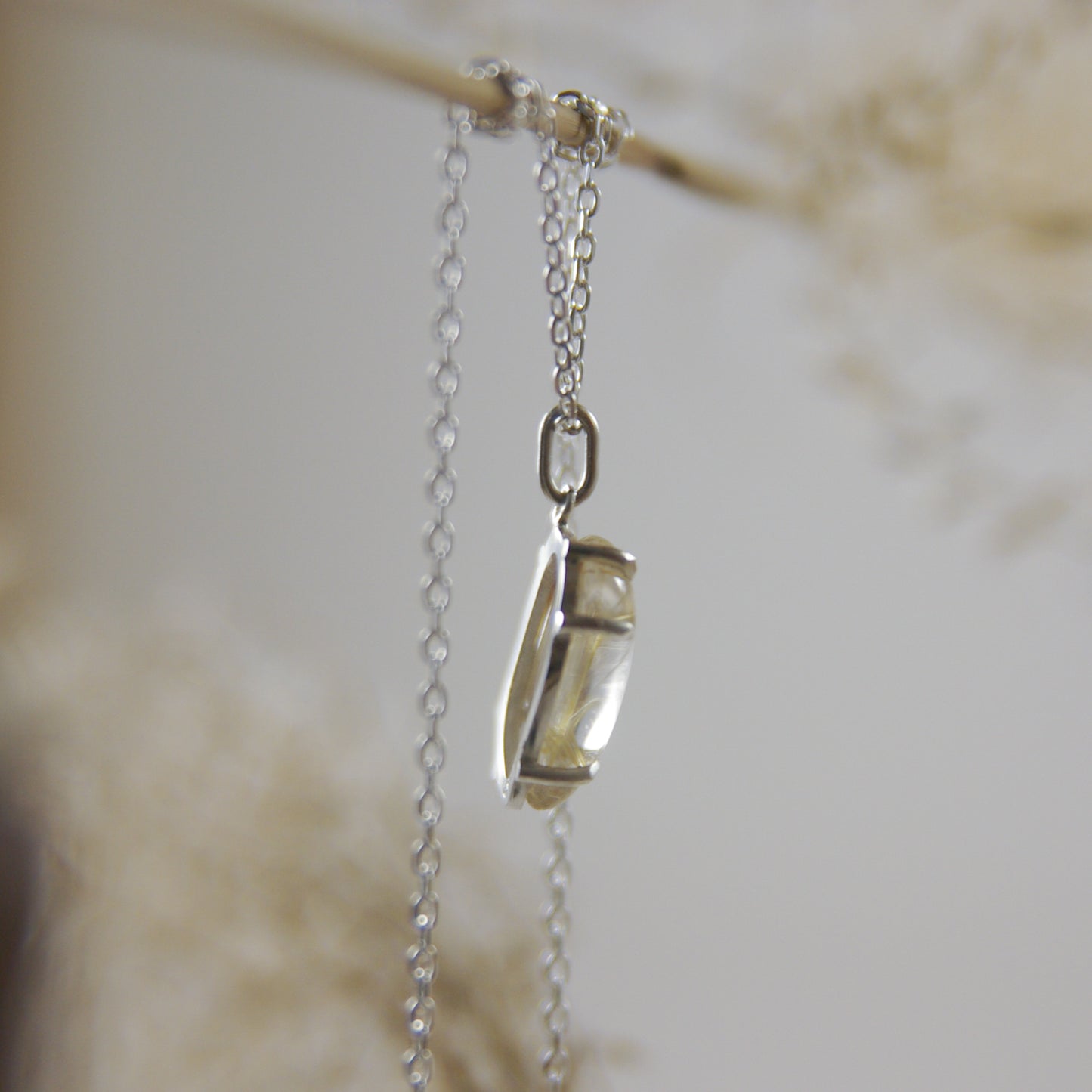Pendentif asymétrique en argent 925 et quartz rutilé