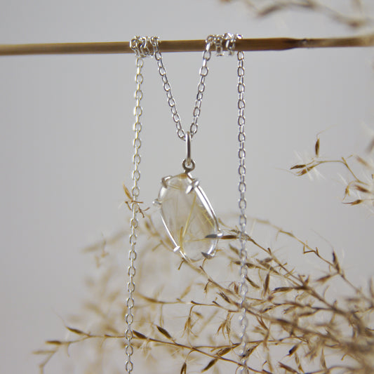 Pendentif asymétrique en argent 925 et quartz rutilé